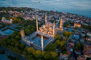 Turkin pääkaupunki Istanbul ylhäältä kuvattuna